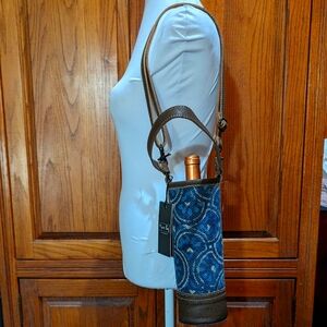Myra Bag NWT Tipsy Toes blue canvas and brown pebble leather crossbody wine tote